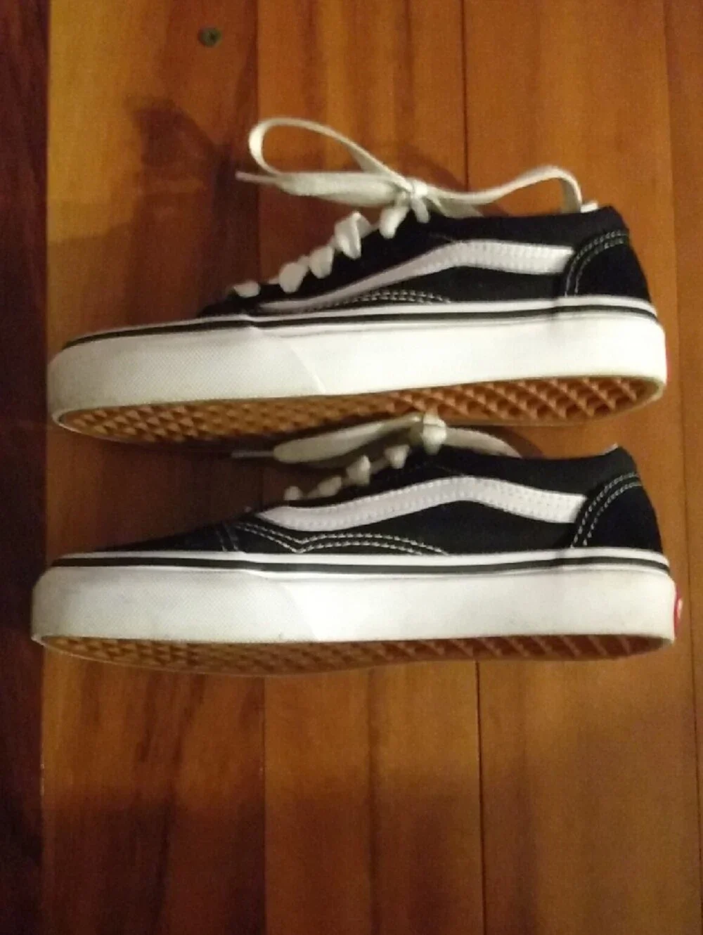 Vans Off the Wall Size 1 Boys Black & White Lace-Up Canvas Sneakers